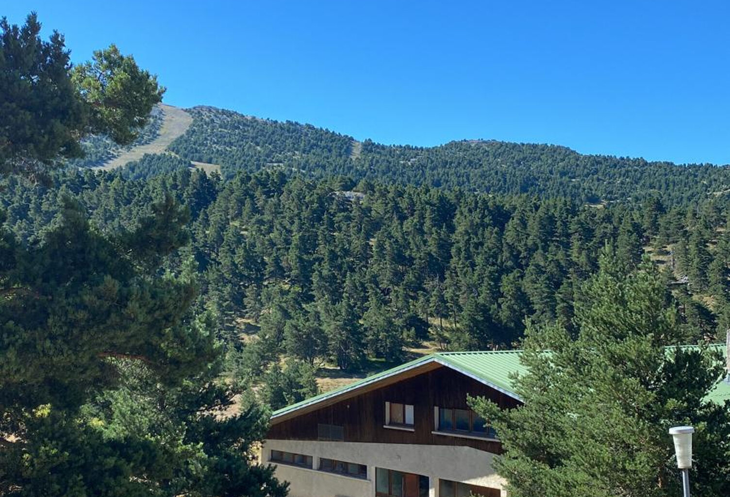 GREOLIERES  LES NEIGES BEAU STUDIO ENTIREMENT RENOVE  AVEC B — photo 1