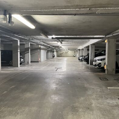 Garage  24000 €