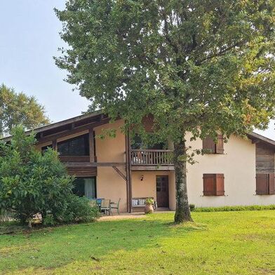 Maison 7 pièces 628200 €