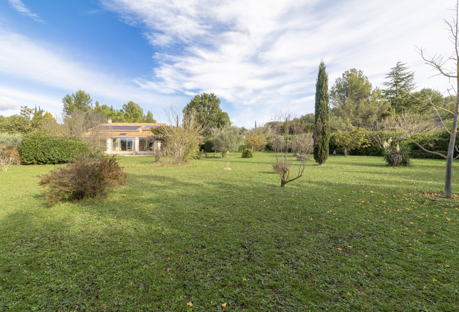 Maison de plain-pied sur 4 000 m2 de terrain au coeur de Sain — photo 1