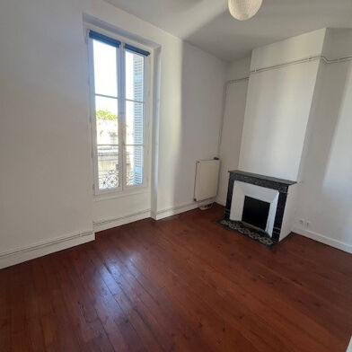 Appartement 3 pièces 885 €