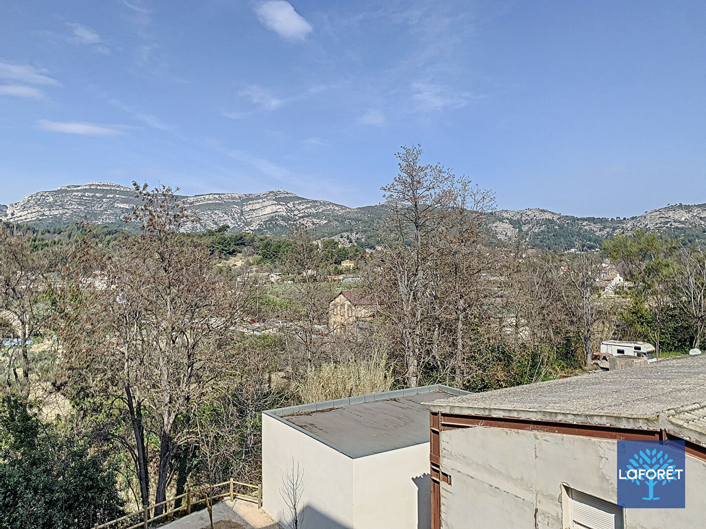 Appartement  T2 à louer Roquevaire 13360