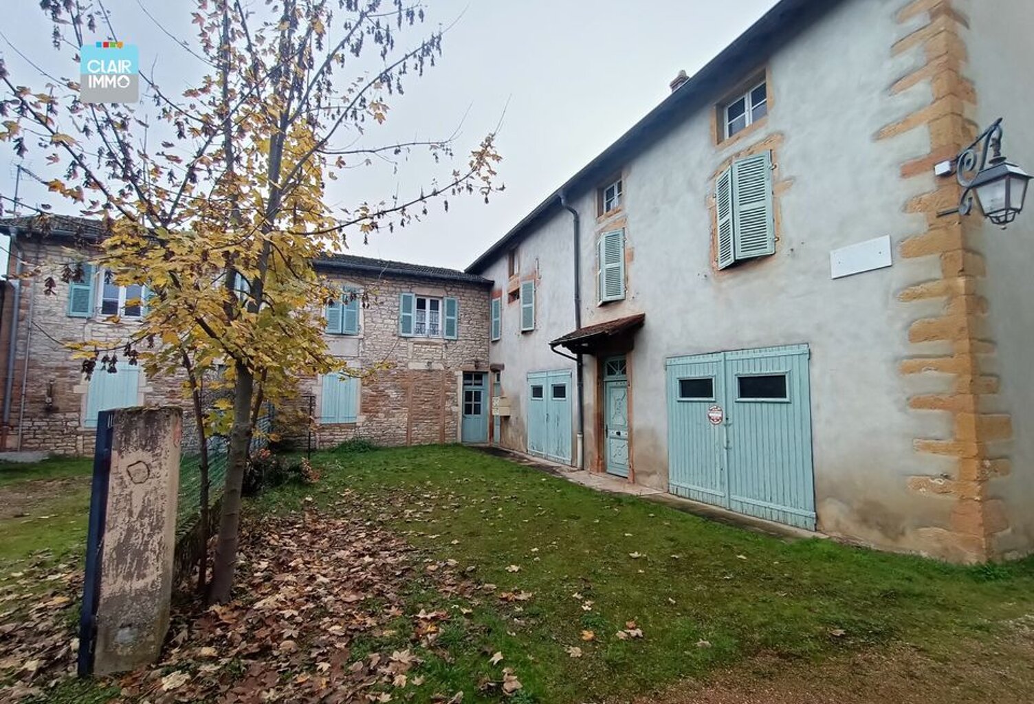 A AZE PROCHE MACON EN BOURGOGNE ENSEMBLE IMMOBILIER 6 PIECES DE — photo 1