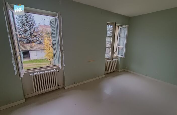 A AZE PROCHE MACON EN BOURGOGNE ENSEMBLE IMMOBILIER 6 PIECES DE — photo 2