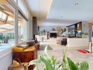 MAISON 5 CHAMBRES + PISCINE COUVERTE + ATELIER PRO + JARDIN — photo 2