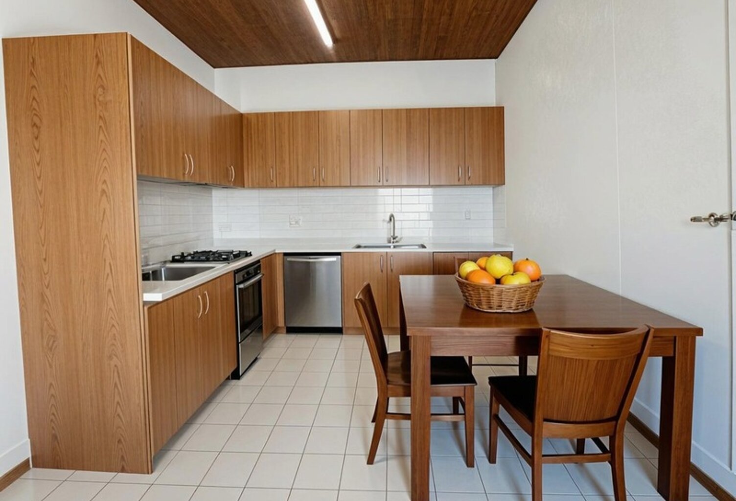 ISSY LES MOULINEAUX  -92130 - APPARTEMENT- L'ÎLE-SAINT-GERMAINS - CAVE - RER C - T2 -FUTURE LIGNE 15 — photo 1