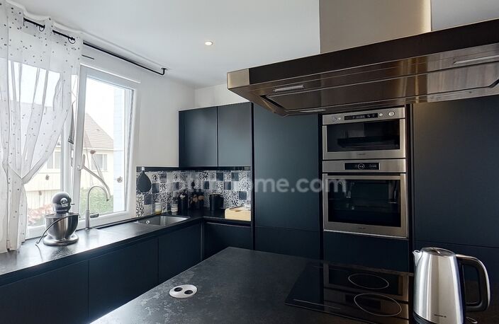 CHENNEVIERES SUR MARNE - Maison familiale avec piscine et sous-sol total plus nombreuses dépendances – 187m² — photo 4