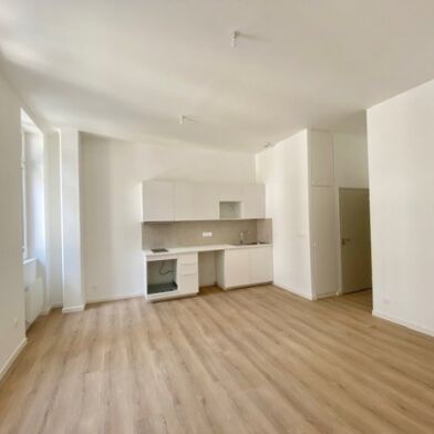 Appartement 2 pièces 884 €