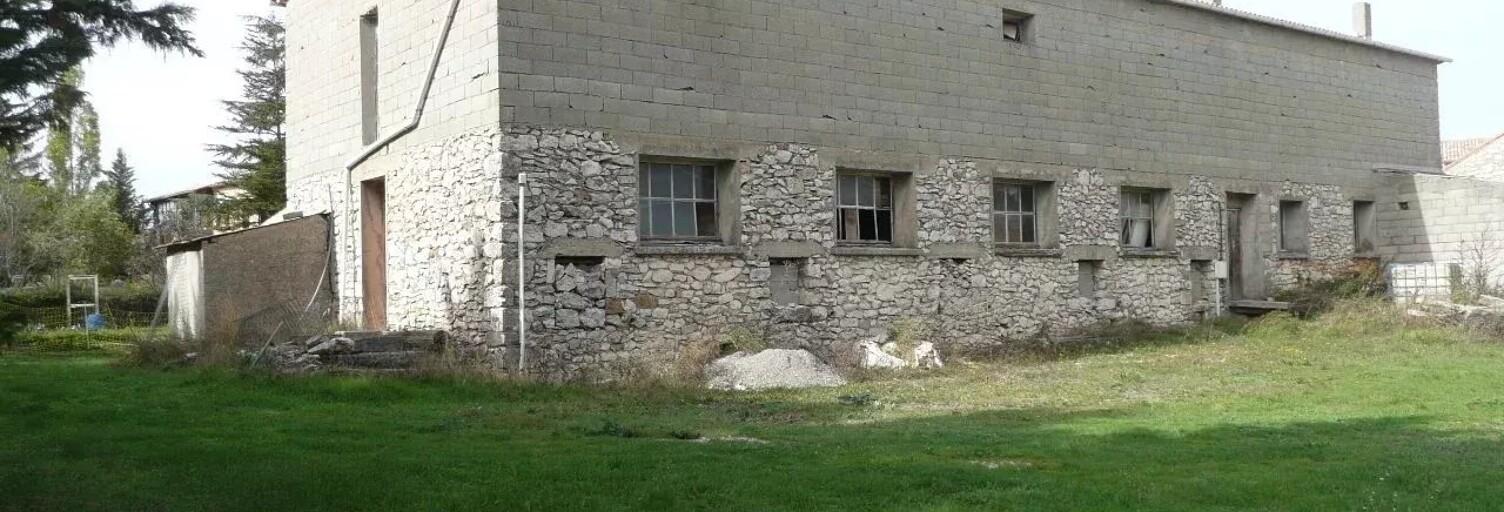 Immeuble  400 m² à vendre à Saint-Christol (84390)