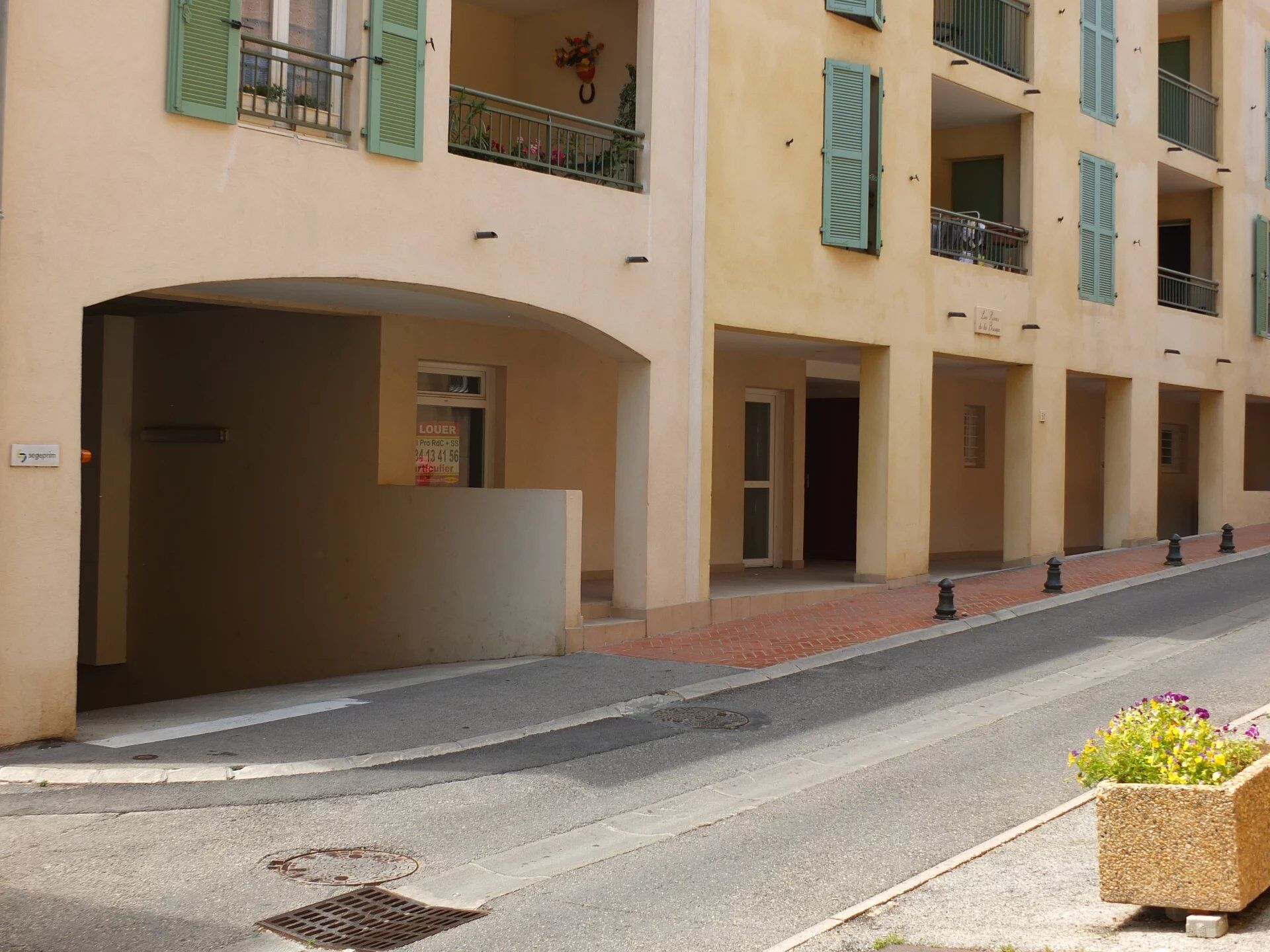 Local commercial  T3 à vendre Salernes 83690