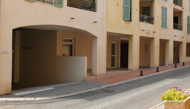 Local commercial 3 pièces  à vendre Salernes 83690