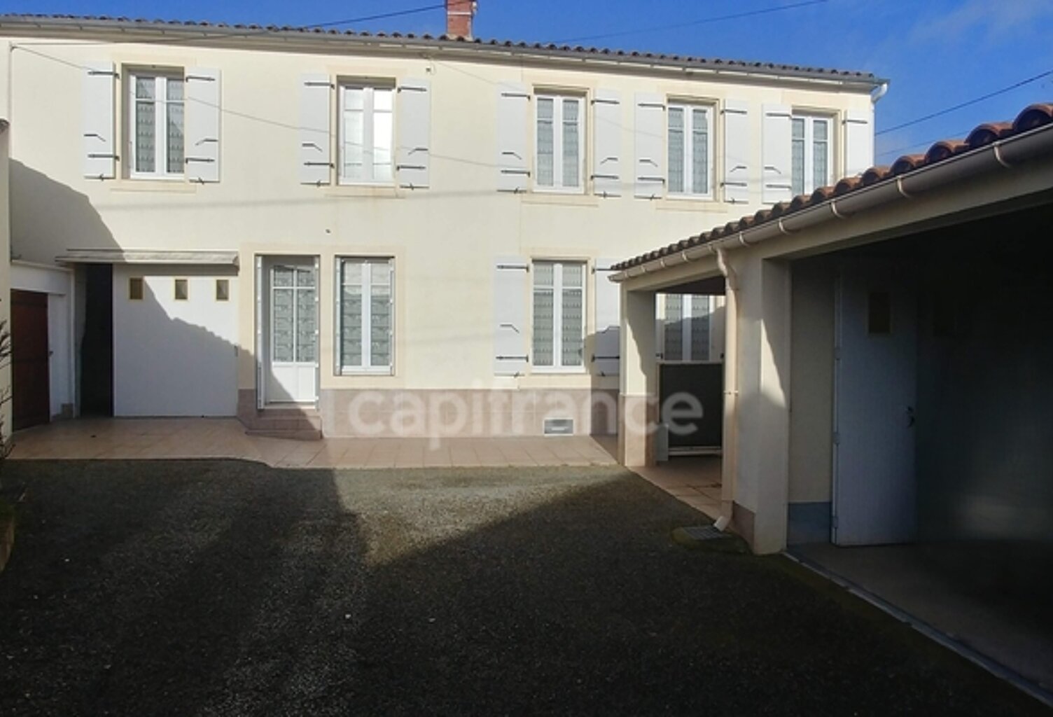 Maison en pierres à vendre 6 pièces NALLIERS (85) — photo 1
