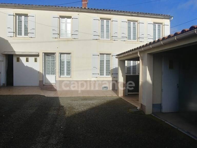Maison en pierres à vendre 6 pièces NALLIERS (85) — photo 1