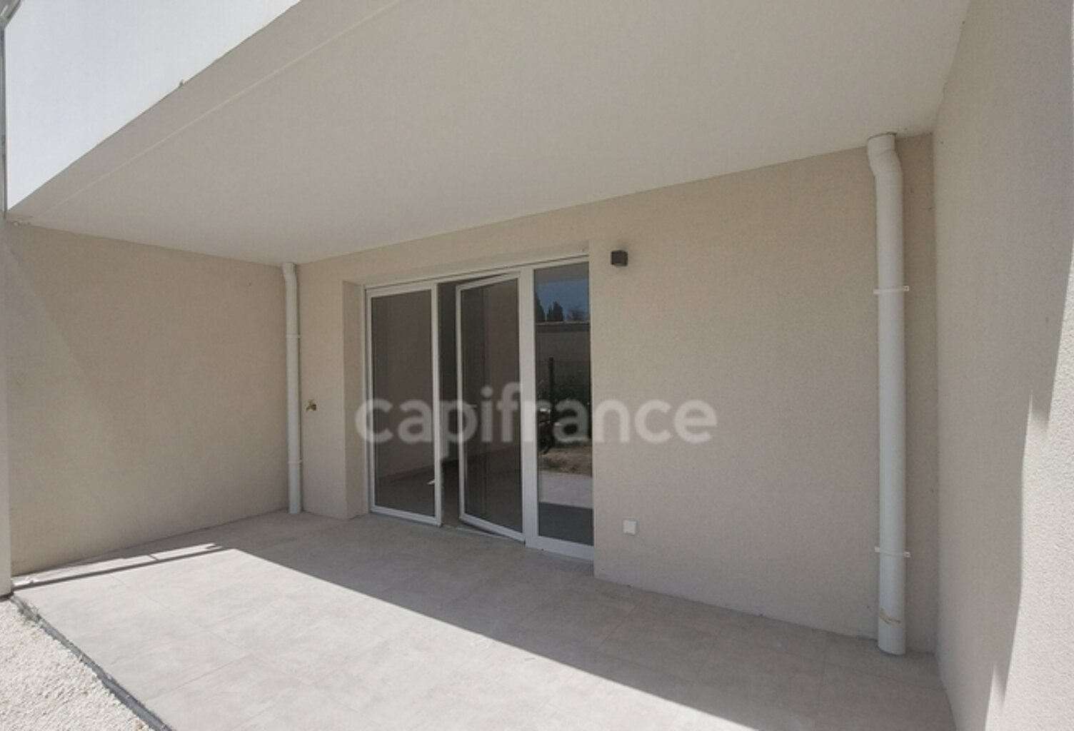 Saint-Rémy-de-Provence – Studio en rez de chaussée avec jardin — photo 1