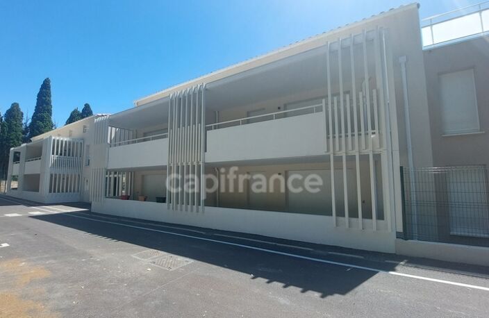 Saint-Rémy-de-Provence – Studio en rez de chaussée avec jardin — photo 3