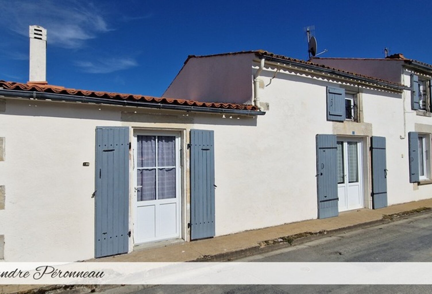Charmante maison en pierre 170 m², 4 chambres FERRIERES (17) Garage et Piscine — photo 1