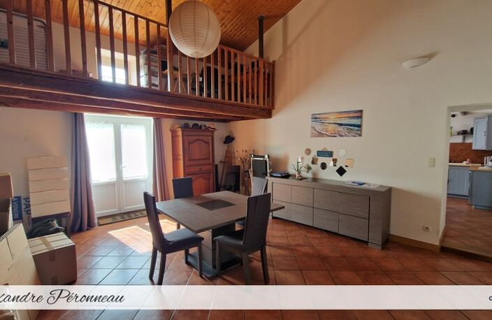 Charmante maison en pierre 170 m², 4 chambres FERRIERES (17) Garage et Piscine — photo 2