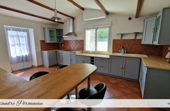 Charmante maison en pierre 170 m², 4 chambres FERRIERES (17) Garage et Piscine — photo 3