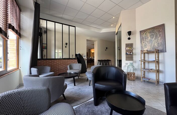 Fonds de commerce + Murs Hôtel Restaurant à vendre proche de ROANNE (42) — photo 2