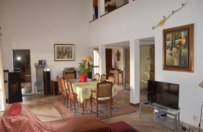 Dpt Gard (30), à vendre BAGNOLS SUR CEZE maison d'architecte de 200 m² avec piscine couverte et aménagements indépendants pour profession libérale.- Terrain de 1 268,00 m² — photo 3