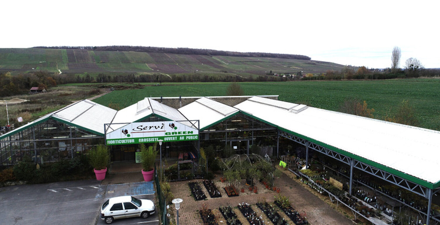 Château-Thierry à louer un ensemble de serres commerciales de 1022 m2 sur un terrain de 4158 m2 — photo 1