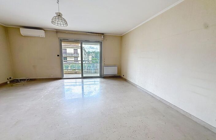 Appartement Intra-muros 107 m², 3 chambres, terrasse, Ascenseur, parking, cave — photo 2