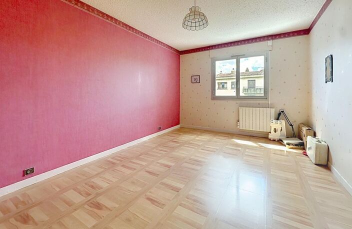 Appartement Intra-muros 107 m², 3 chambres, terrasse, Ascenseur, parking, cave — photo 3