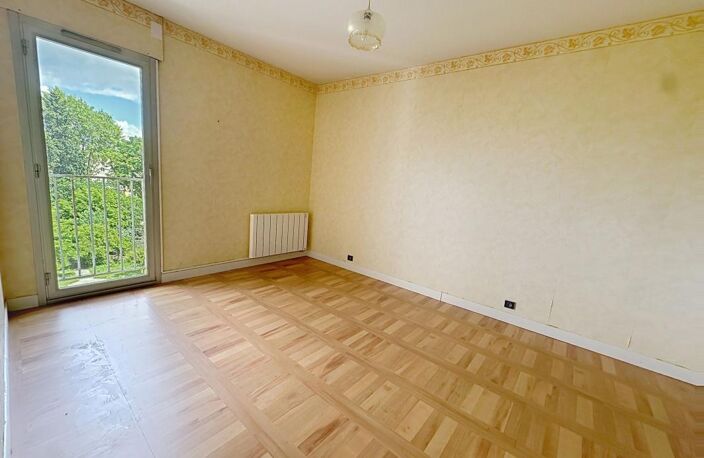 Appartement Intra-muros 107 m², 3 chambres, terrasse, Ascenseur, parking, cave — photo 4