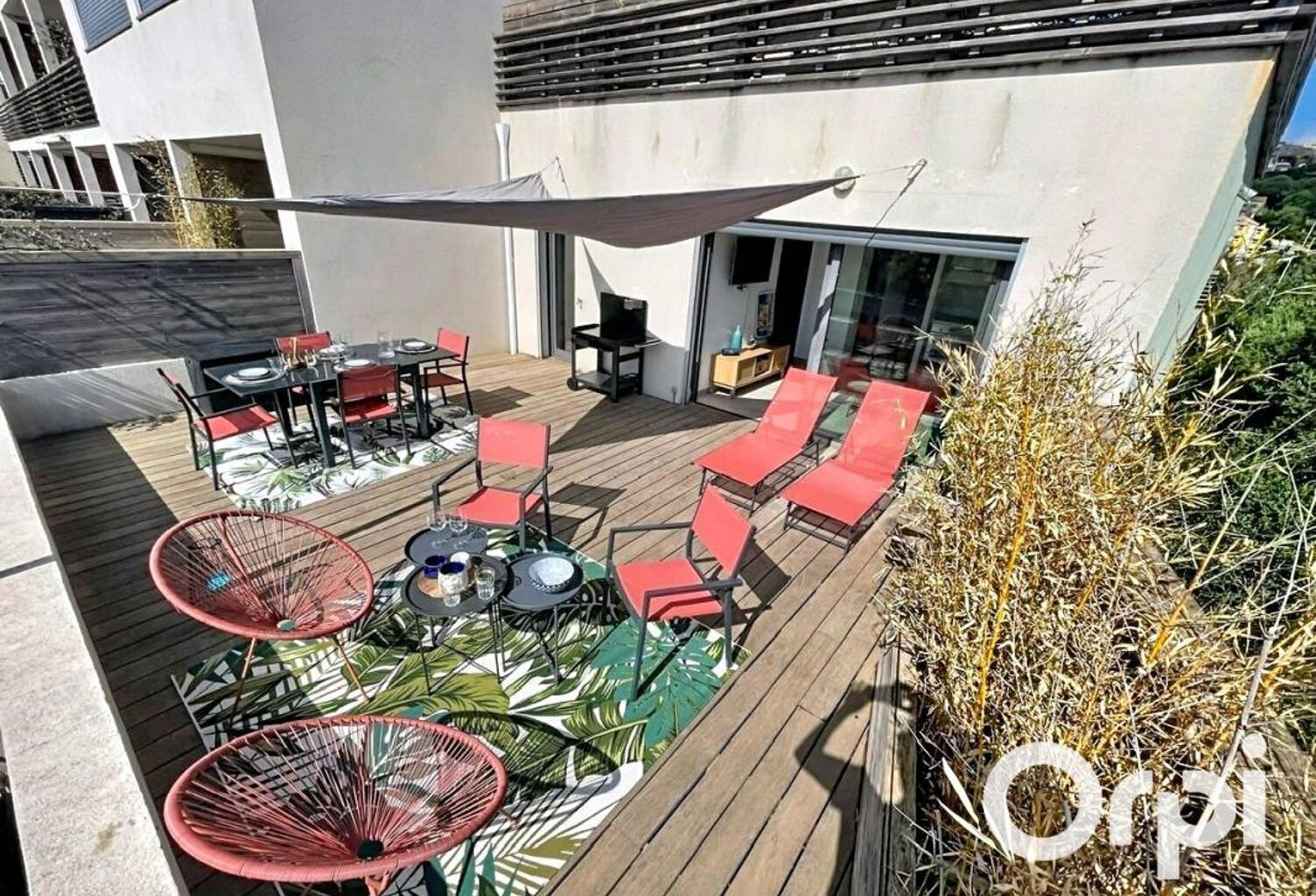 Superbe appartement 2 chambres avec vaste terrasse - Piscine - Garage — photo 1