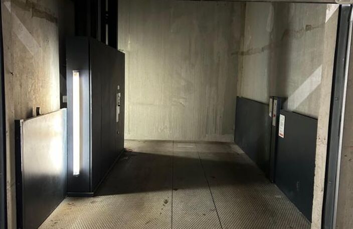 Trion (69005) -Garage - Accès via ascenseurs — photo 2