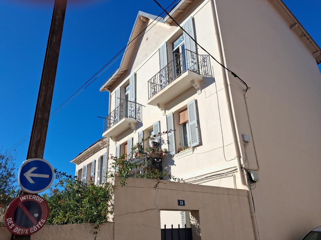 T3 en duplex dans maison 1930