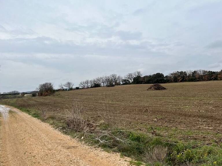A Saint Hilaire  d'Ozilhan Beau Terrain agricole non constructible  . PLUS DE 2 HECTARES — photo 1