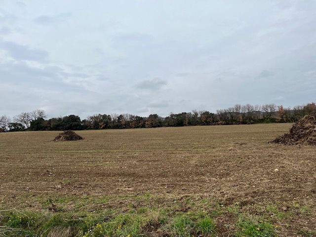 A Saint Hilaire  d'Ozilhan Beau Terrain agricole non constructible  . PLUS DE 2 HECTARES