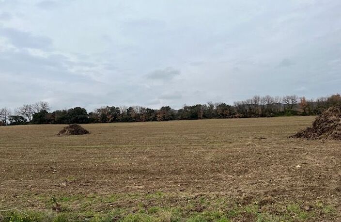 A Saint Hilaire  d'Ozilhan Beau Terrain agricole non constructible  . PLUS DE 2 HECTARES — photo 2