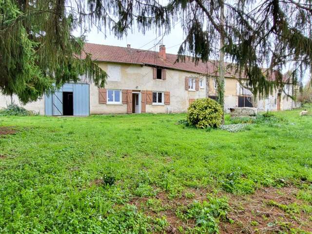 24400 fermette proche  Mussidan : maison , 2 granges , hangar tabac et hangar sur 8000 m² — photo du bien