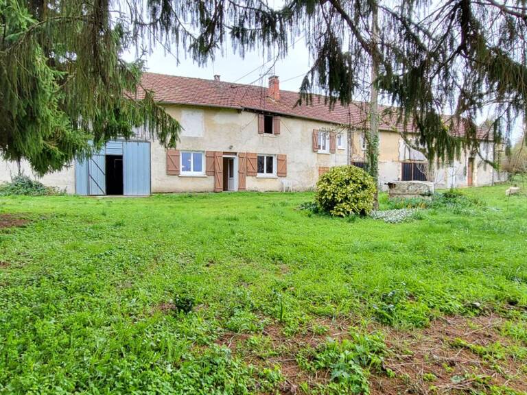 24400 fermette proche  Mussidan : maison , 2 granges , hangar tabac et hangar sur 8000 m² — photo 1