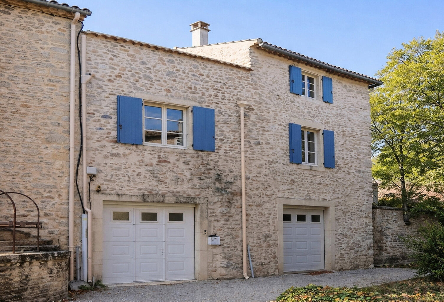 Maison de village entièrement rénovée avec garage et terrasse — photo 1