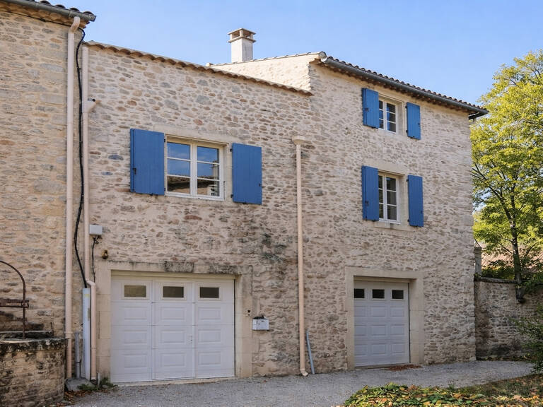 Maison de village entièrement rénovée avec garage et terrasse — photo 1