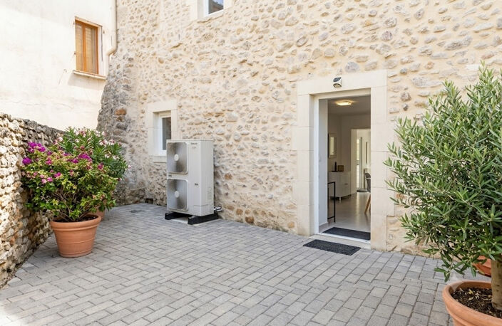 Maison de village entièrement rénovée avec garage et terrasse — photo 2