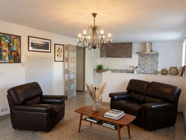 Maison de village entièrement rénovée avec garage et terrasse — photo du bien
