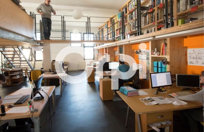 OPPORTUNITÉ RARE : 242 m² Créatifs à Prix Imbattable – Quartier Terres Neuves — photo 2