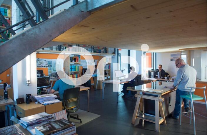 OPPORTUNITÉ RARE : 242 m² Créatifs à Prix Imbattable – Quartier Terres Neuves — photo 3