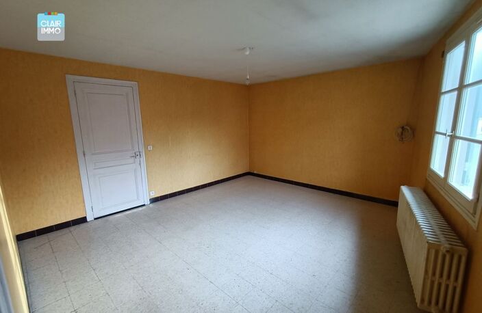 A AZE PROCHE MACON EN BOURGOGNE MAISON 3 PIECES DE 74 M² — photo 2