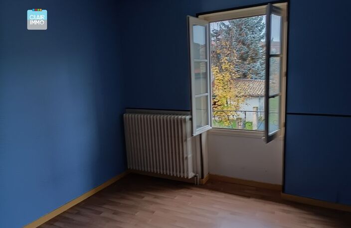 A AZE PROCHE MACON EN BOURGOGNE ENSEMBLE IMMOBILIER 6 PIECES DE — photo 3