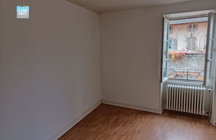 A AZE PROCHE MACON EN BOURGOGNE ENSEMBLE IMMOBILIER 6 PIECES DE — photo 4