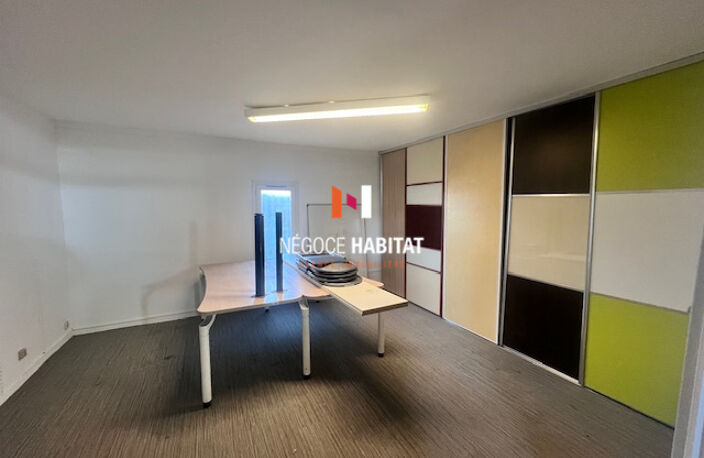 ENTREPÔT AVEC BUREAUX DE 225M2 — photo 5