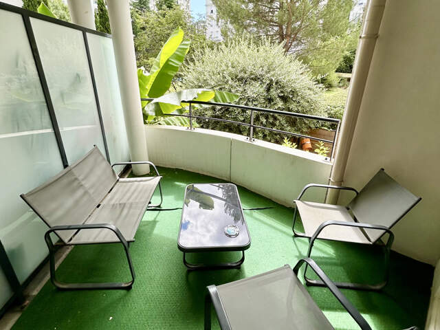 TASSIN LA DEMI LUNE RESIDENCE 2003 AVEC PISCINE VENTE APPART — photo du bien