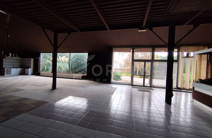 AUXERRE - ZONE D'ACTIVITE- BATIMENT de 3400M² - TERRAIN 7000M² — photo 2