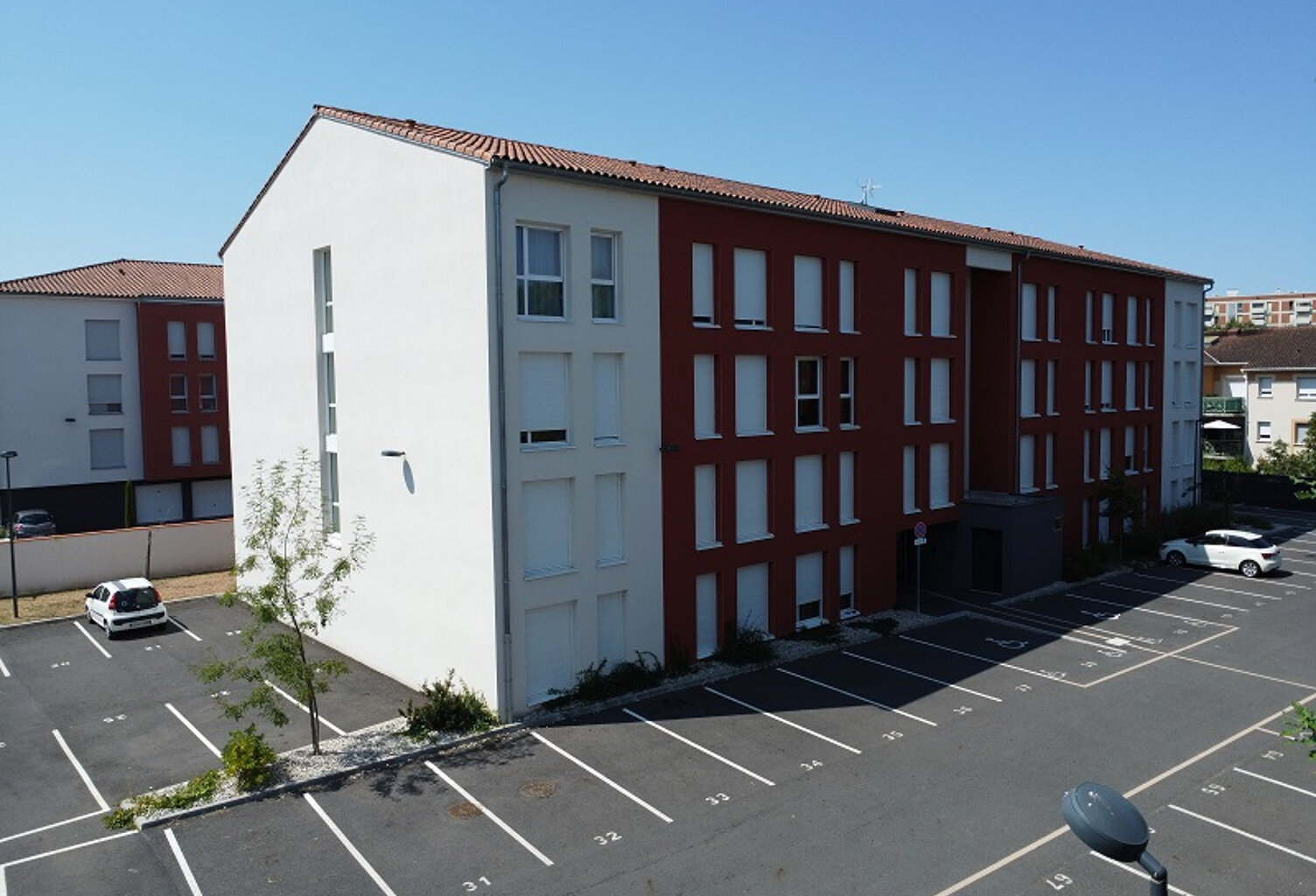 VENDU  chez POINT IMMO- Appartement T1 Meublé de 27,70m² avec place de parking privative — photo 1