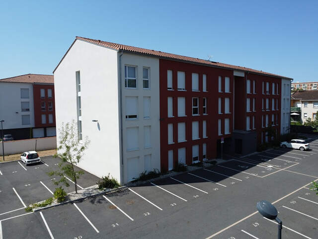 VENDU  chez POINT IMMO- Appartement T1 Meublé de 27,70m² avec place de parking privative — photo du bien